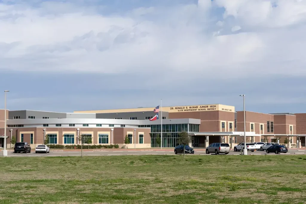 City building and public monument in Pearland, TX – Ideal setting for local businesses seeking digital marketing services Pearland